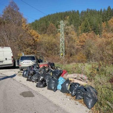 Доброволци събраха над 1 тон отпадъци от река Треклянска